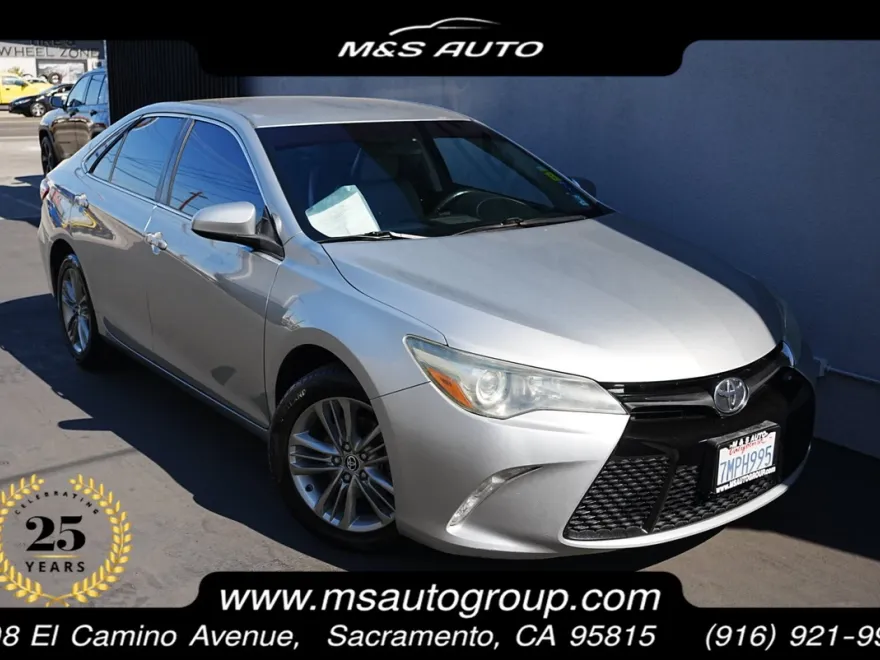 2015 Toyota Camry SE photo 1