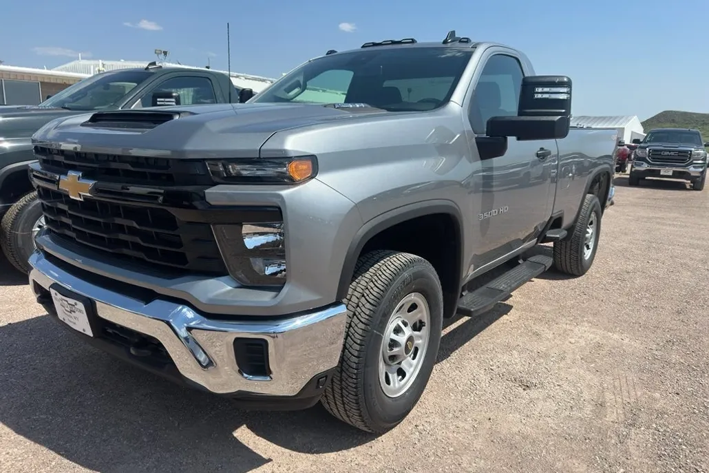2025 Chevrolet Silverado 3500HD photo 1
