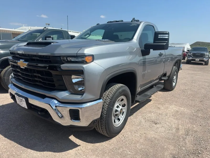 2025 Chevrolet Silverado 3500HD photo 1