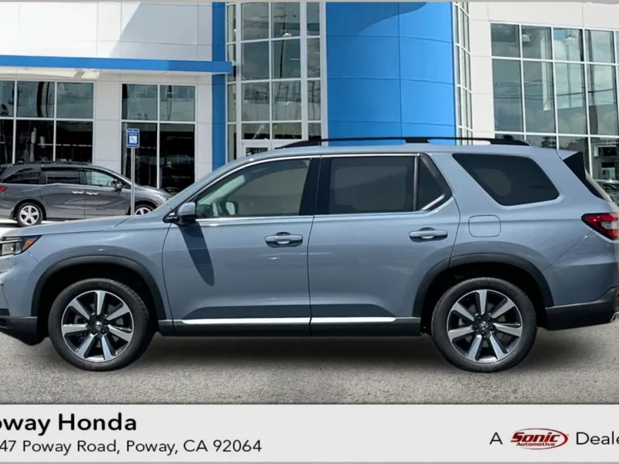 2025 Honda Pilot Touring photo 1