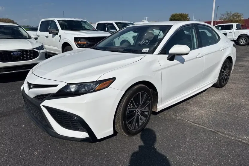 2024 Toyota Camry SE photo 1