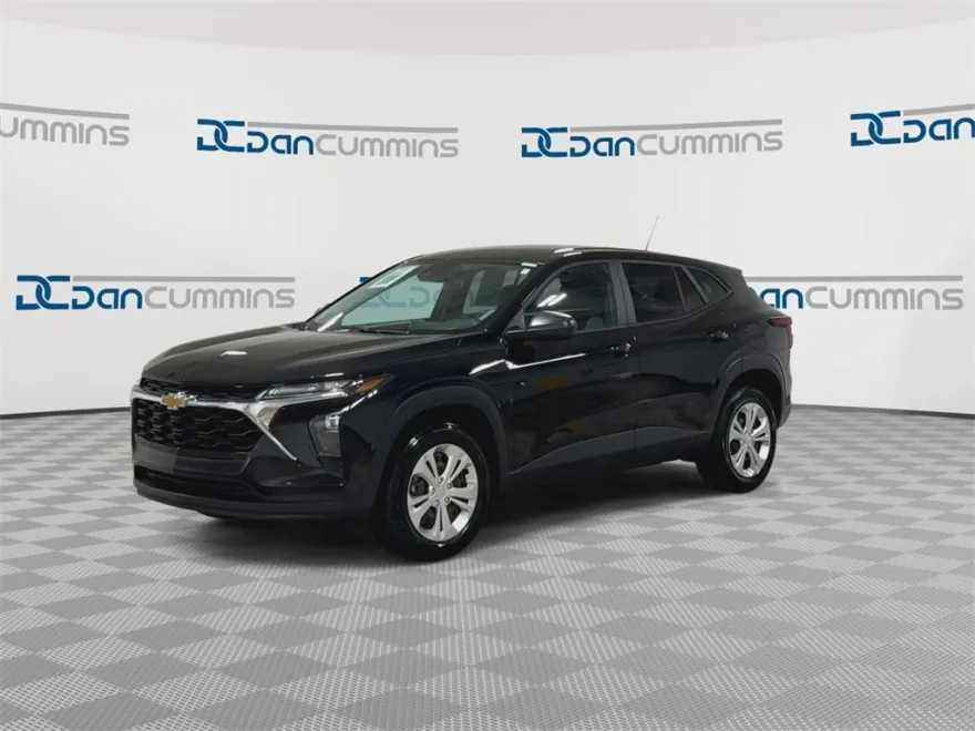 2024 Chevrolet Trax LS photo 1