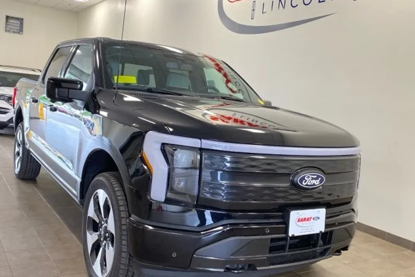 2025 Ford F-150 Lightning Platinum photo 1