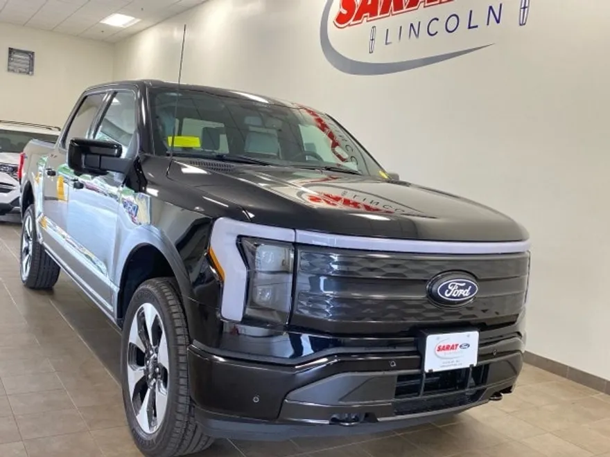2025 Ford F-150 Lightning Platinum photo 1