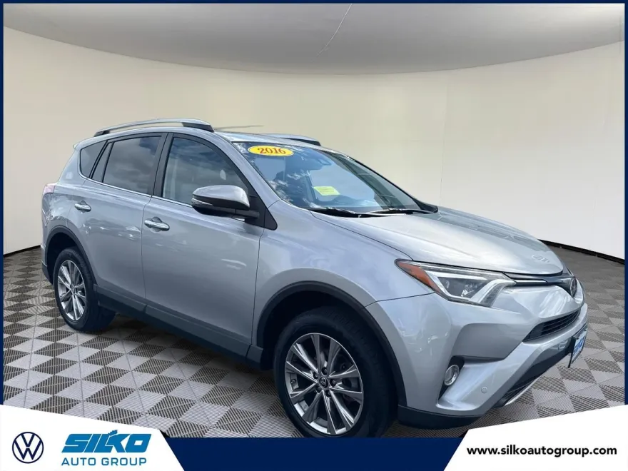 2016 Toyota RAV4 Limited photo 1