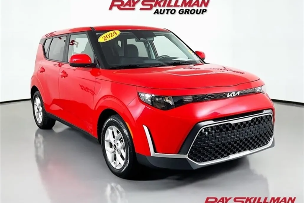 2024 Kia Soul LX photo 1