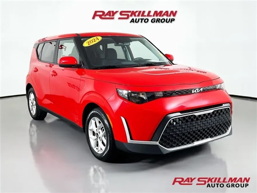 2024 Kia Soul LX photo 1