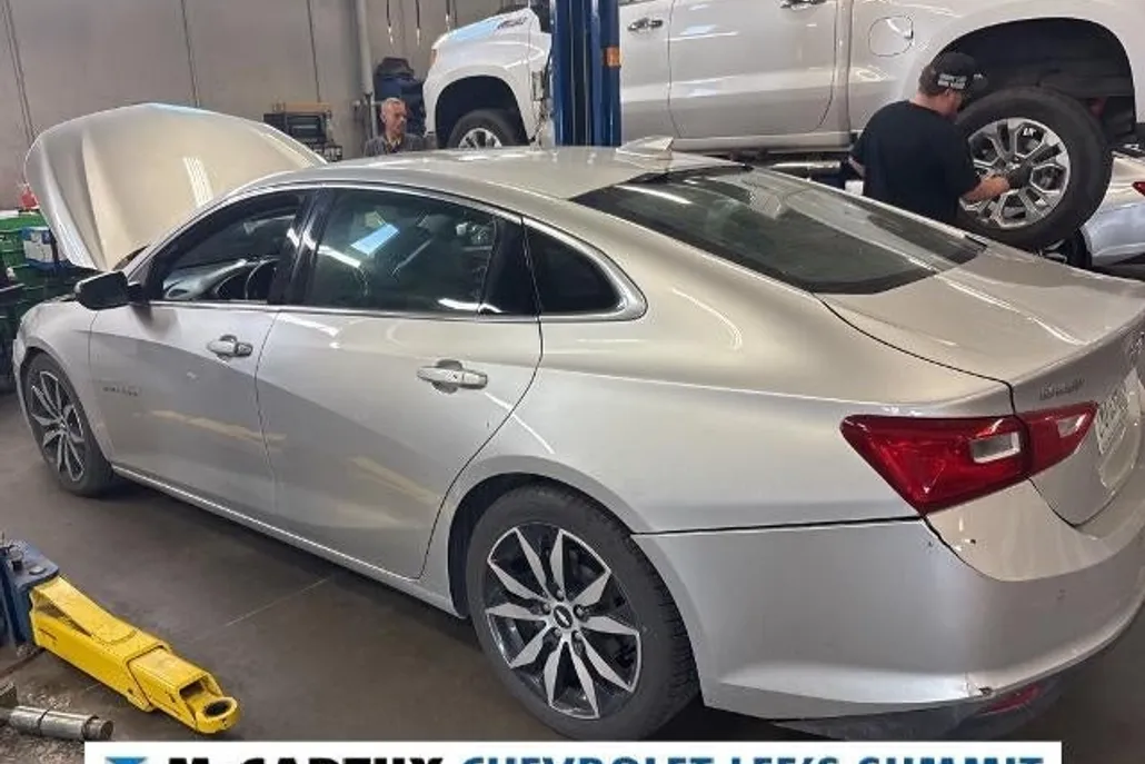 2016 Chevrolet Malibu 1LT photo 1