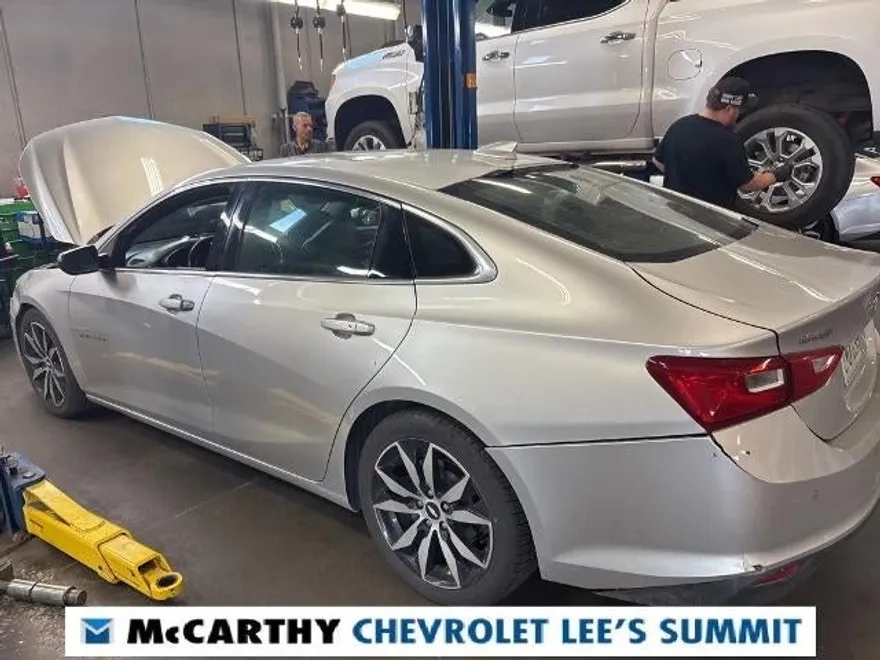 2016 Chevrolet Malibu 1LT photo 1