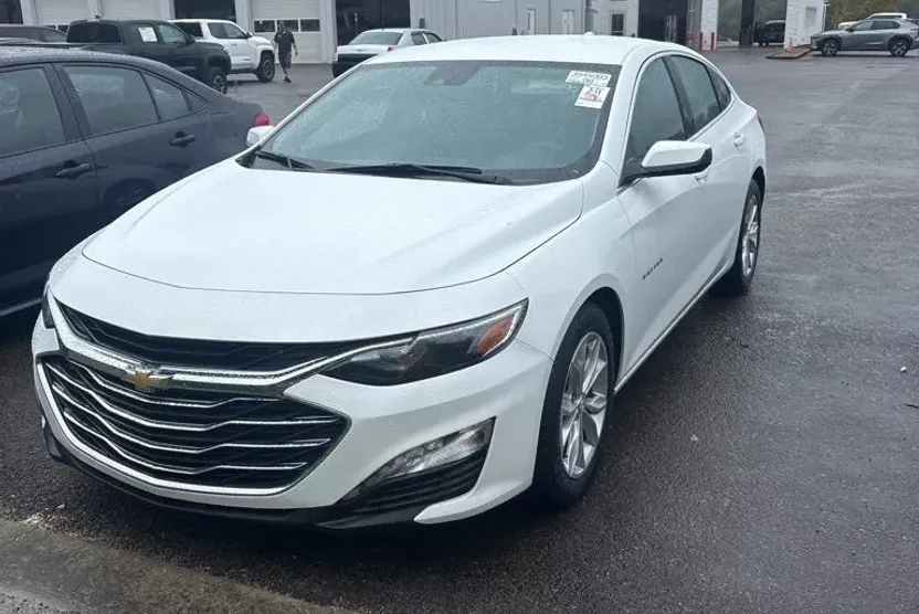 2023 Chevrolet Malibu 1LT photo 1