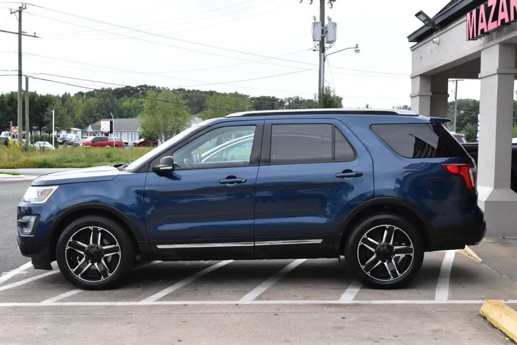 2017 Ford Explorer XLT photo 1