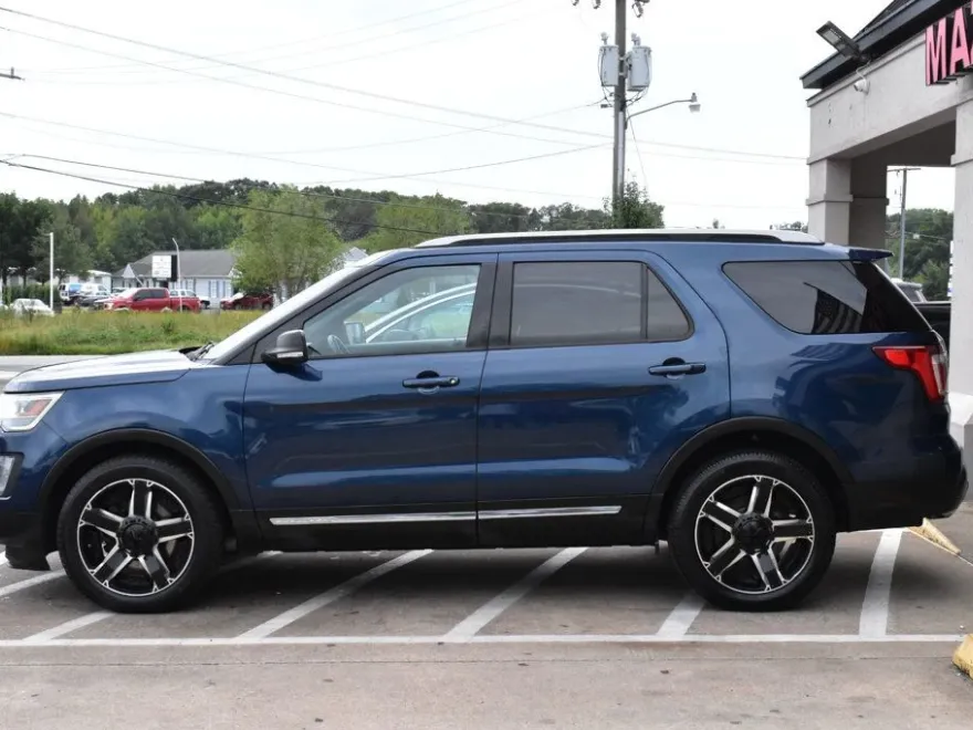 2017 Ford Explorer XLT photo 1