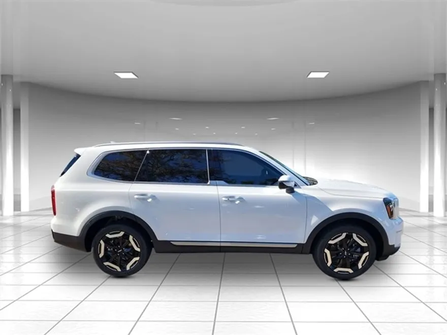 2025 Kia Telluride S photo 1