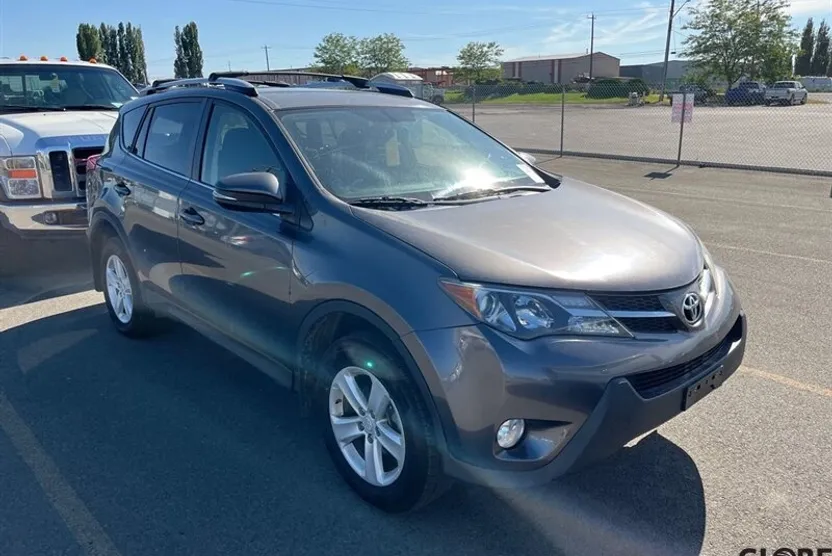 2013 Toyota RAV4 XLE photo 1