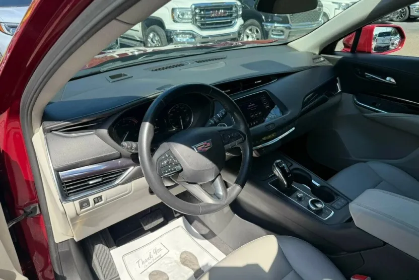 2020 Cadillac XT4 Luxury photo 1