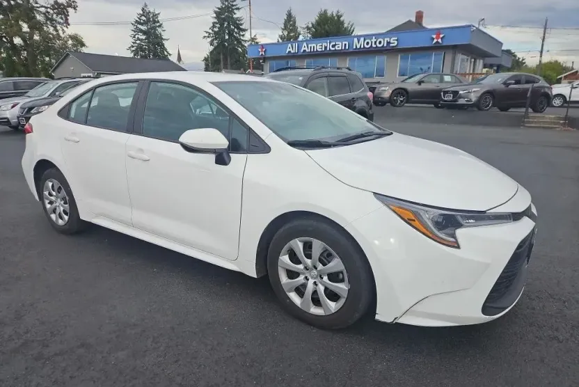 2024 Toyota Corolla LE photo 1
