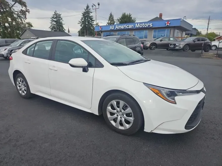 2024 Toyota Corolla LE photo 1