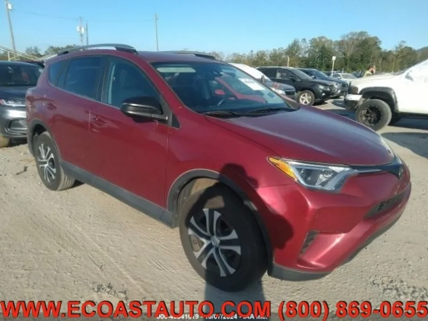 2018 Toyota RAV4 LE photo 1
