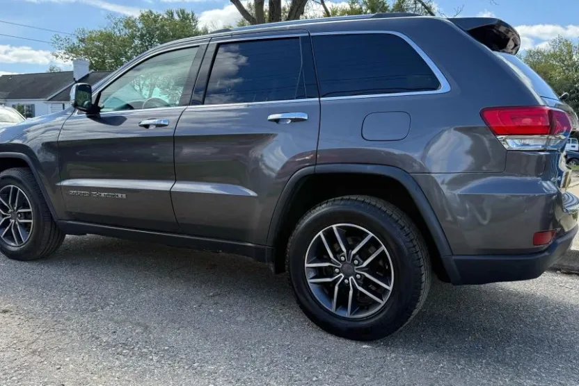 2019 Jeep Grand Cherokee Limited Sport photo 1