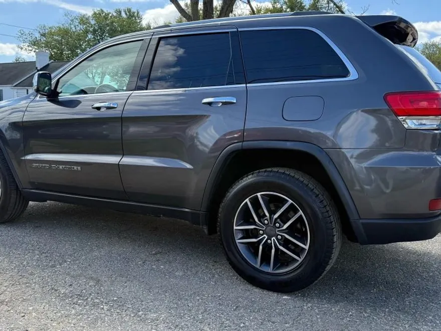 2019 Jeep Grand Cherokee Limited Sport photo 1