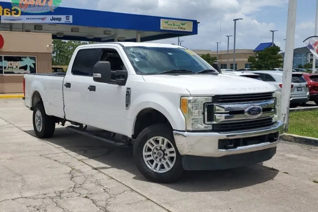 2017 Ford F-350 XLT photo 1