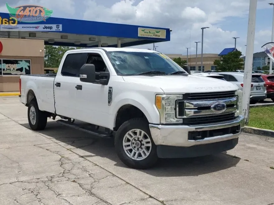 2017 Ford F-350 XLT photo 1