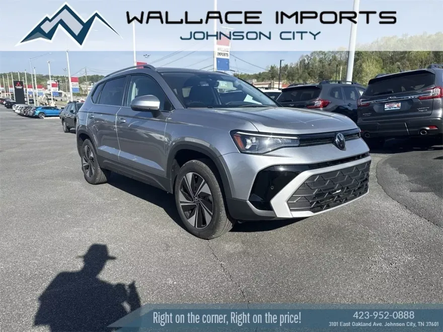 2025 Volkswagen Taos SE photo 1