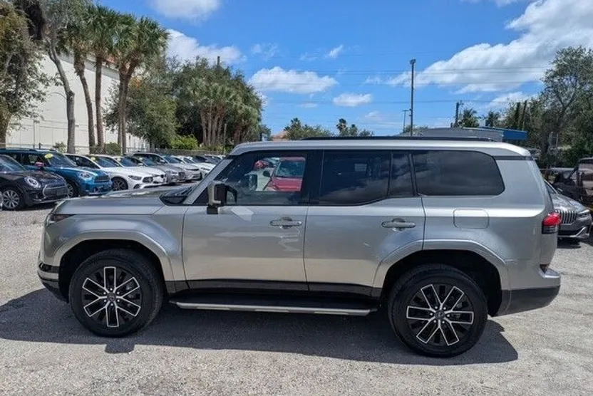 2024 Lexus GX 550 photo 1