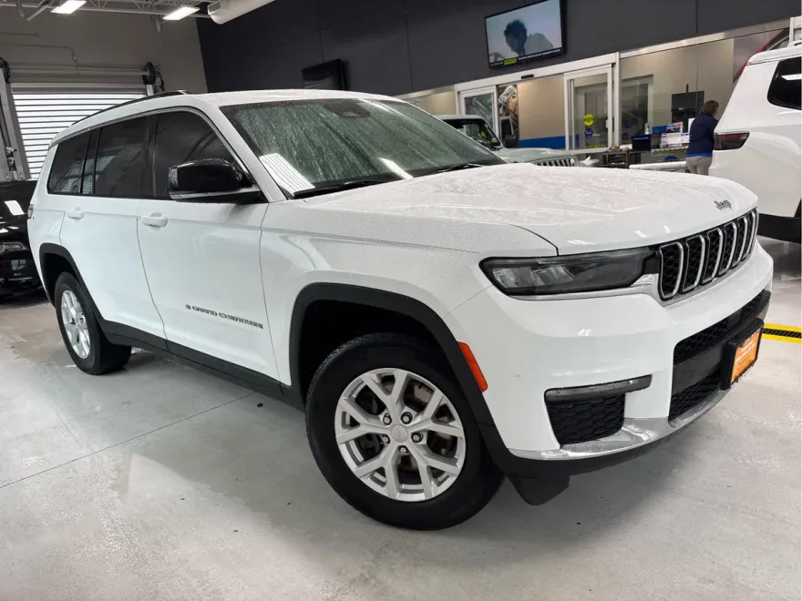 2023 Jeep Grand Cherokee Limited photo 1