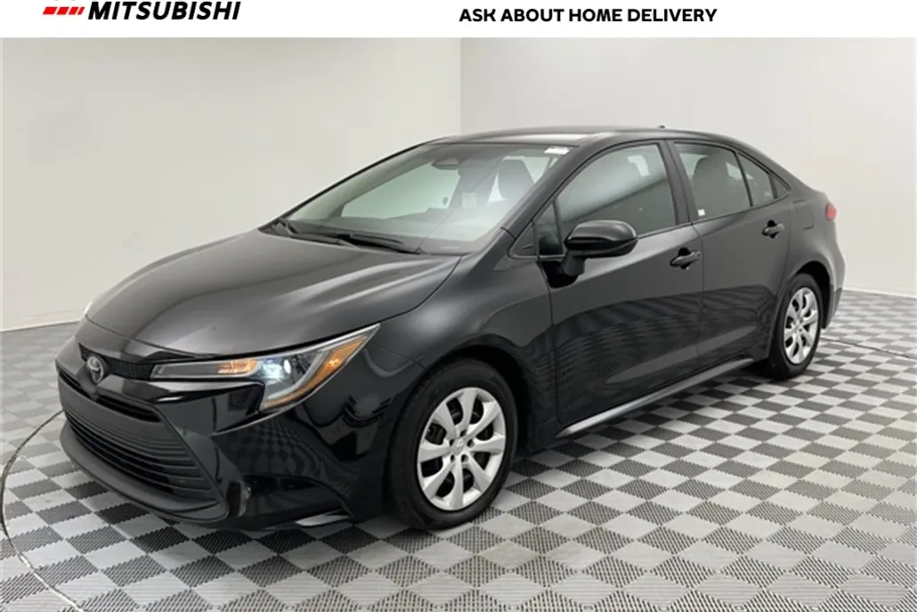 2024 Toyota Corolla LE photo 1