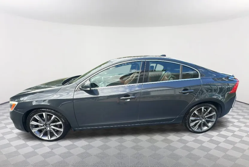 2015 Volvo S60 Platinum R-Design photo 1
