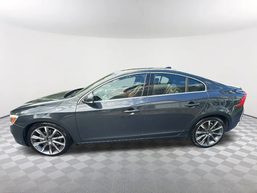 2015 Volvo S60 Platinum R-Design photo 1
