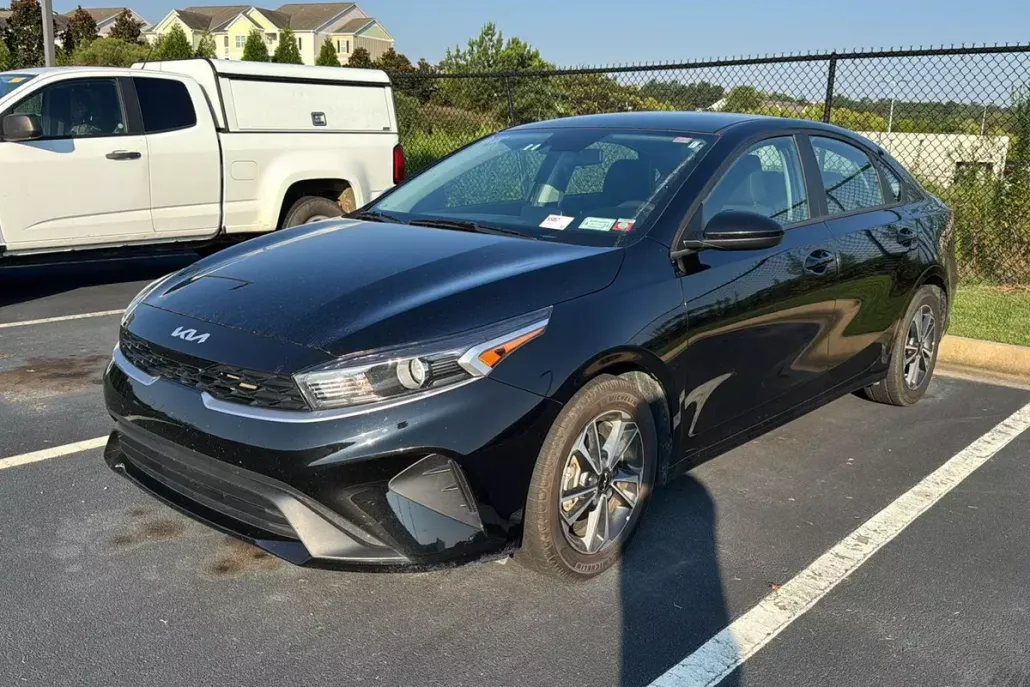 2023 Kia Forte LXS photo 1