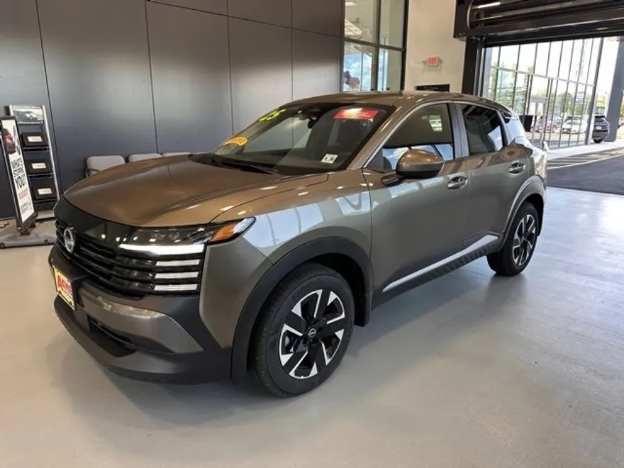 2025 Nissan Kicks SV photo 1