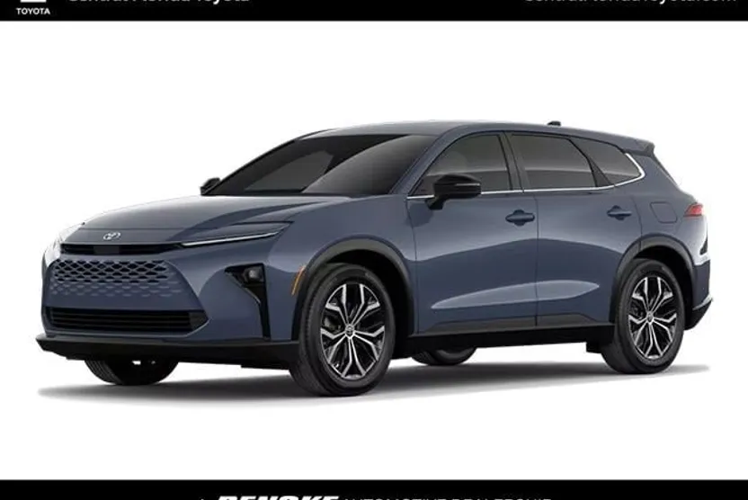 2025 Toyota Crown Signia XLE photo 1