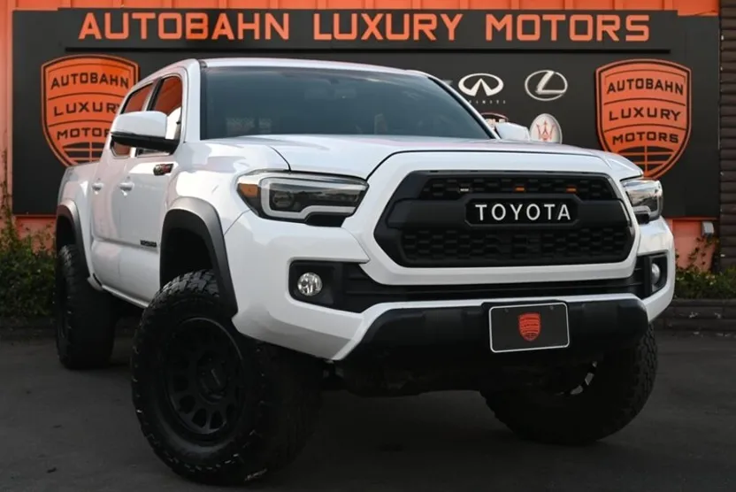 2016 Toyota Tacoma TRD Off-Road photo 1