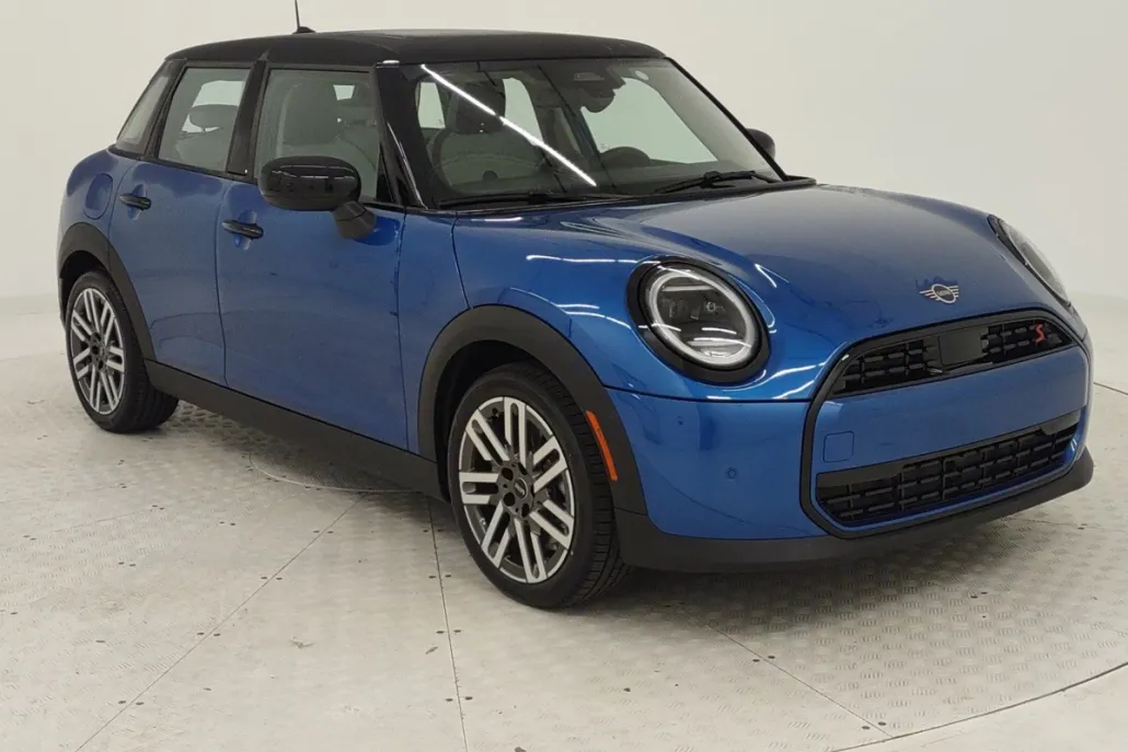 2025 Mini Cooper 4 Door Hardtop Signature photo 1
