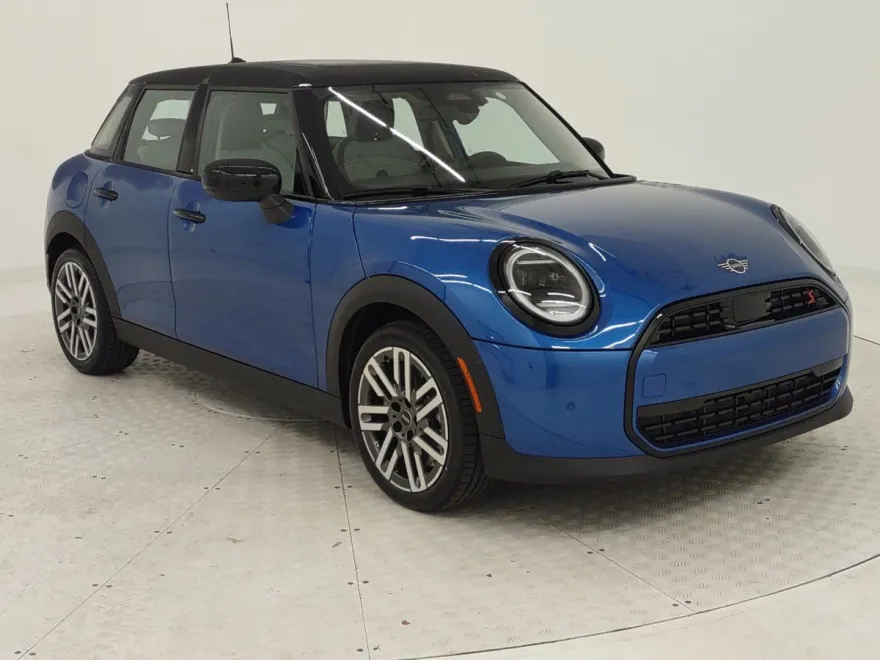 2025 Mini Cooper 4 Door Hardtop Signature photo 1