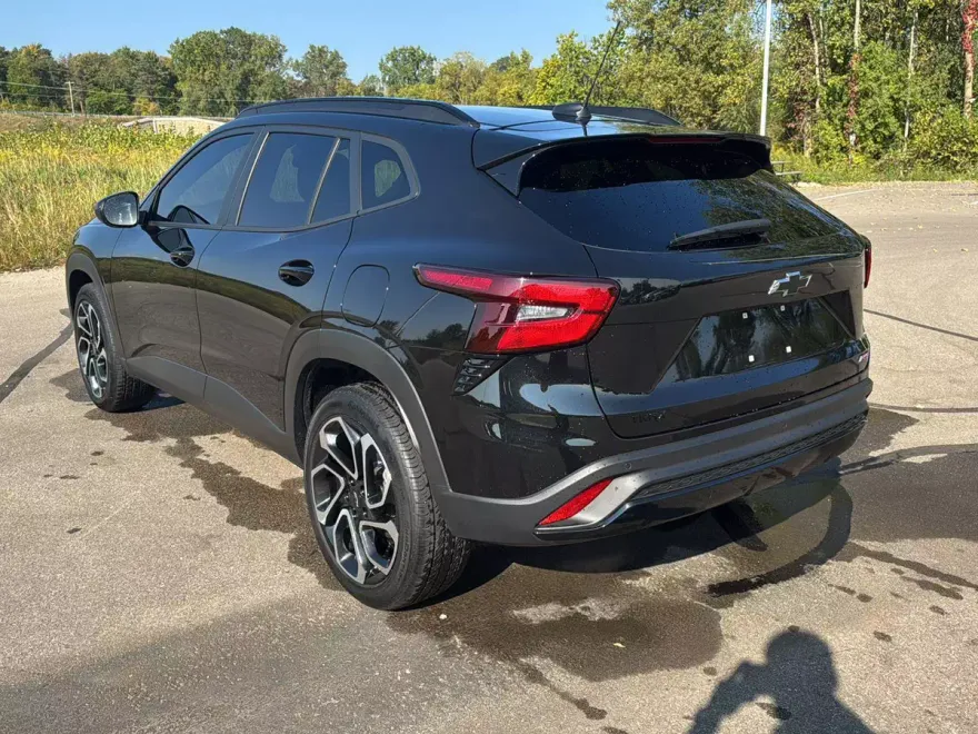 2024 Chevrolet Trax photo 1