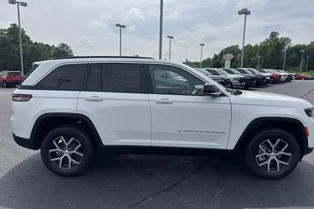 2025 Jeep Grand Cherokee Limited photo 1