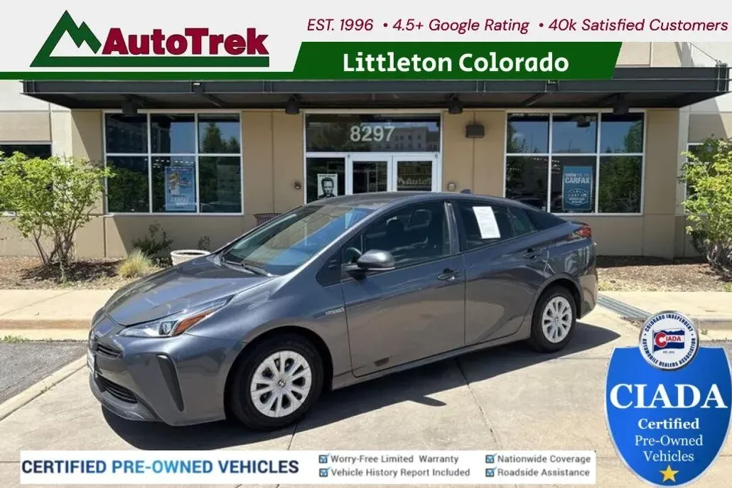 2022 Toyota Prius LE photo 1