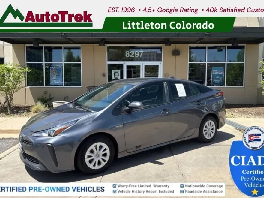 2022 Toyota Prius LE photo 1