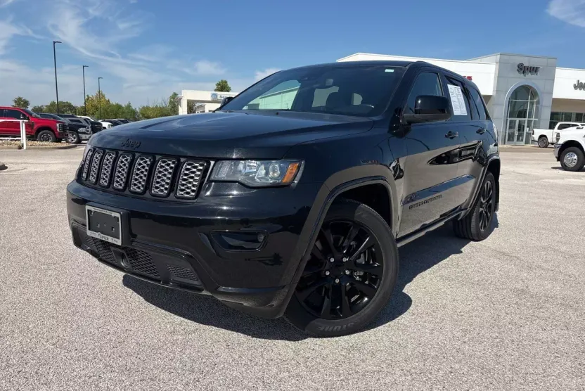 2021 Jeep Grand Cherokee Laredo X photo 1