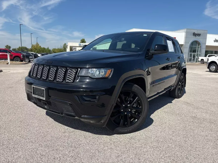 2021 Jeep Grand Cherokee Laredo X photo 1