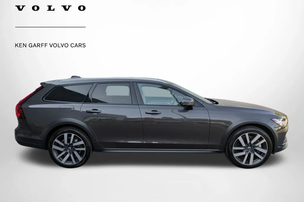2024 Volvo V90 Cross Country Ultimate photo 1