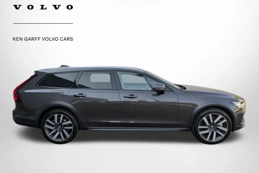 2024 Volvo V90 Cross Country Ultimate photo 1