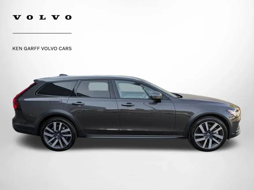 2024 Volvo V90 Cross Country Ultimate photo 1
