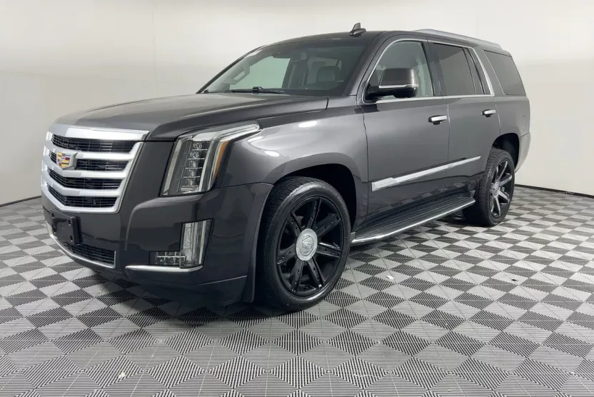 2016 Cadillac Escalade Luxury photo 1