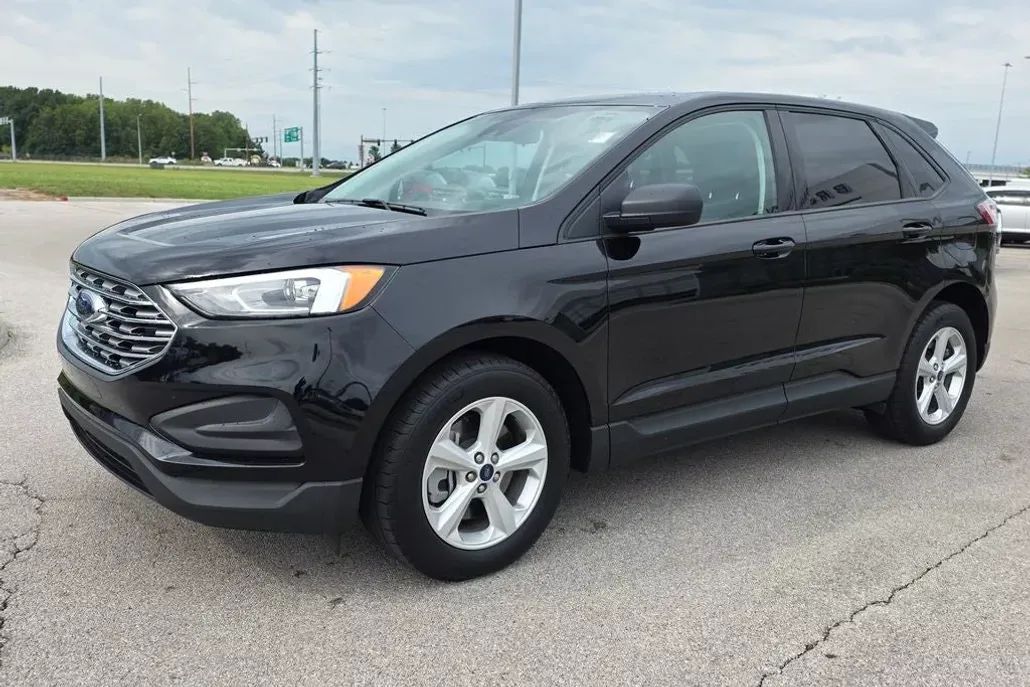 2022 Ford Edge SE photo 1