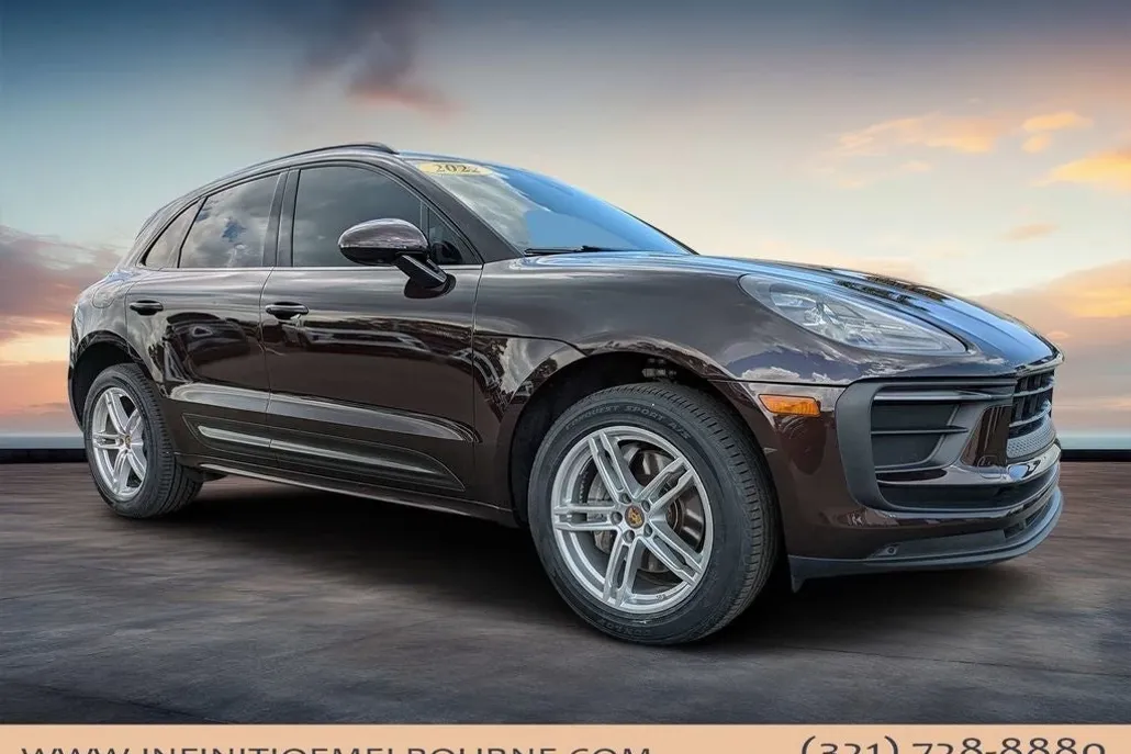 2022 Porsche Macan Base photo 1